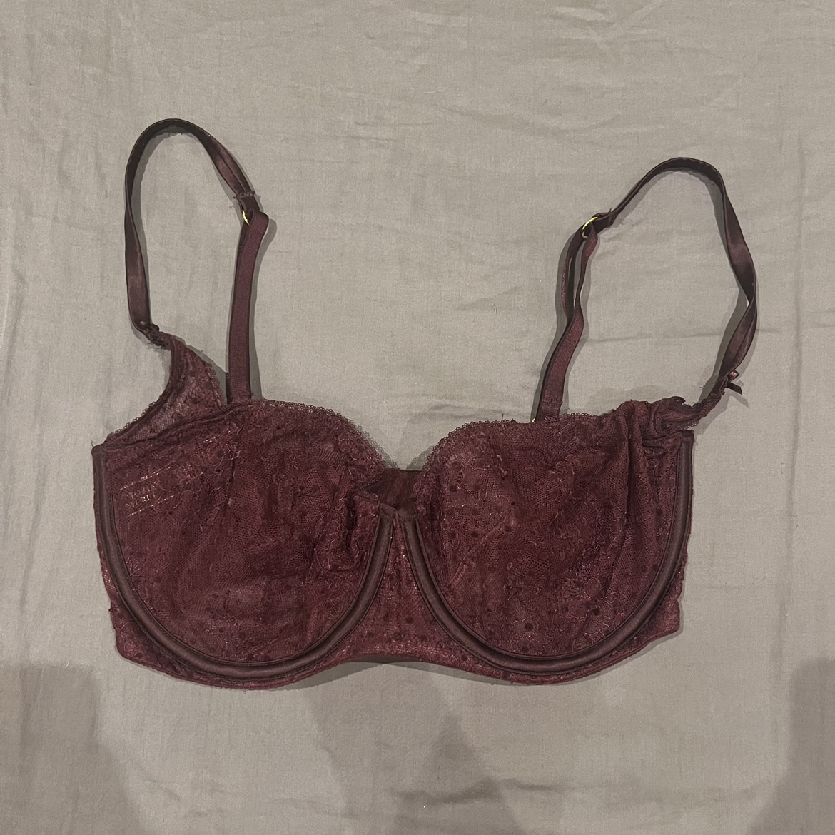Victoria’s Secret lace bra (32DDD)