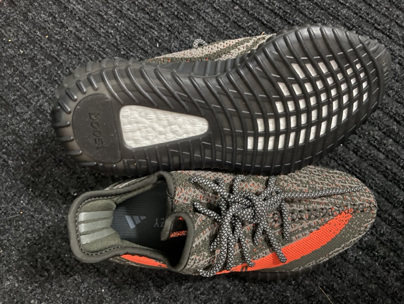 YEEZY Boost 350 V2 CARBON BELUGA - Size Mens 6 / Women’s 7 - photo 3