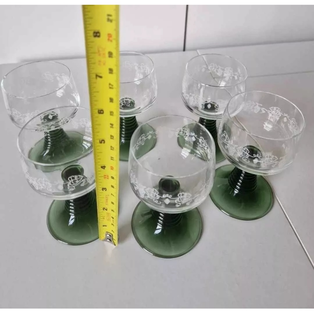 Green wine liqueur vintage glasses image indicator(4)