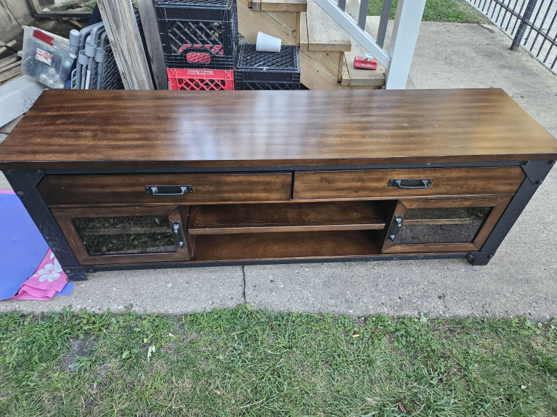 6 ft. entertainment tv stand