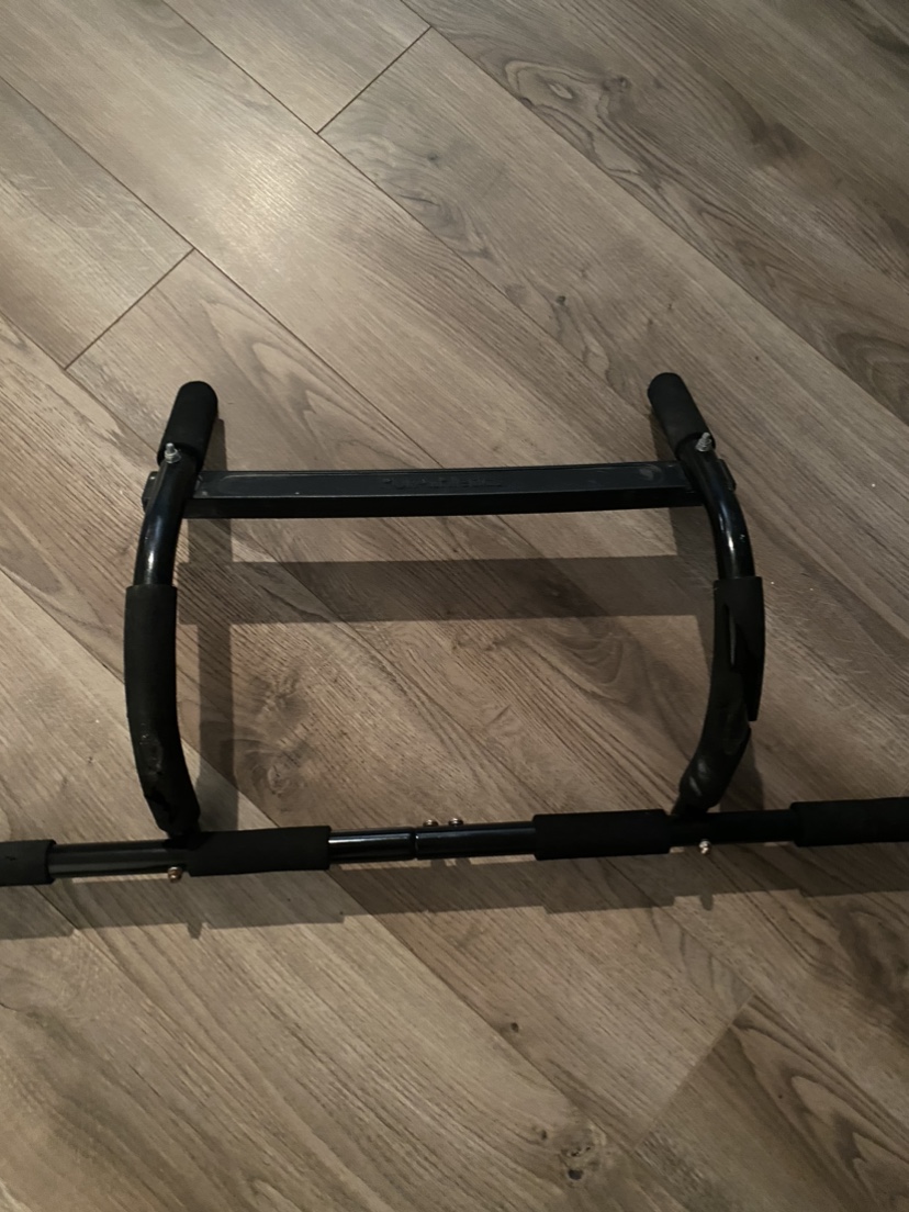 Door pull up bar