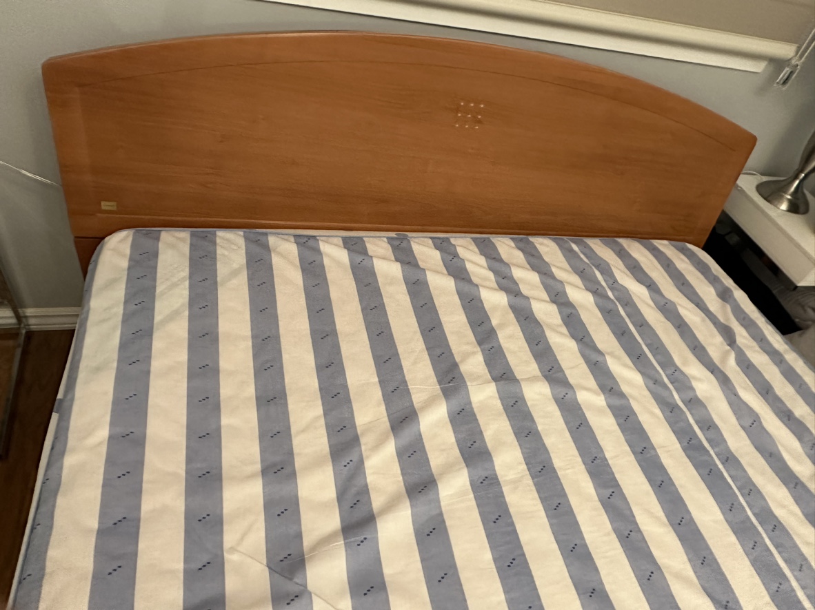 Queen bed frame and mattress - photo 3