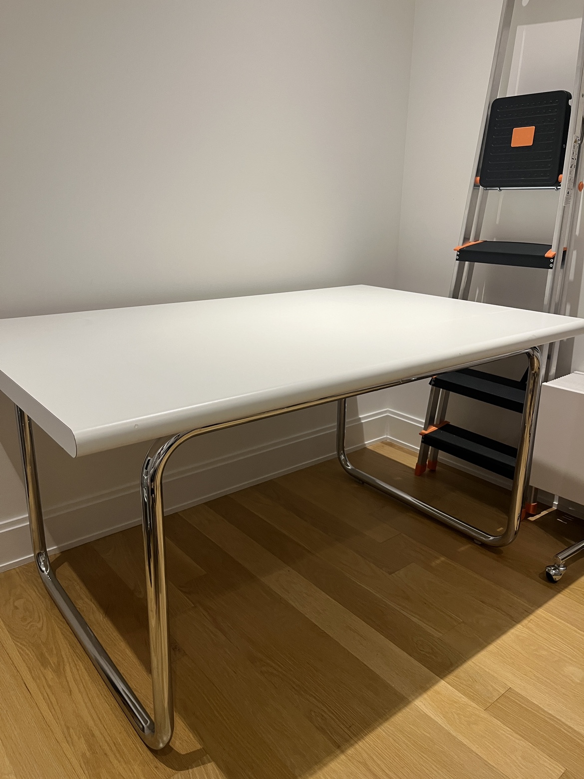 White Desk with Chrome Legs - photo 2
