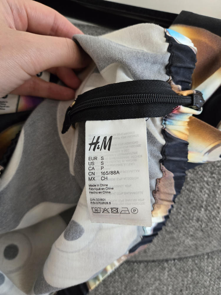 Moschino × H&M top 💿 image indicator(5)