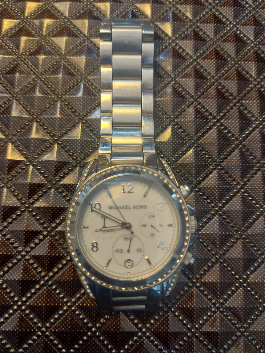 Michael Kors watch image indicator(2)