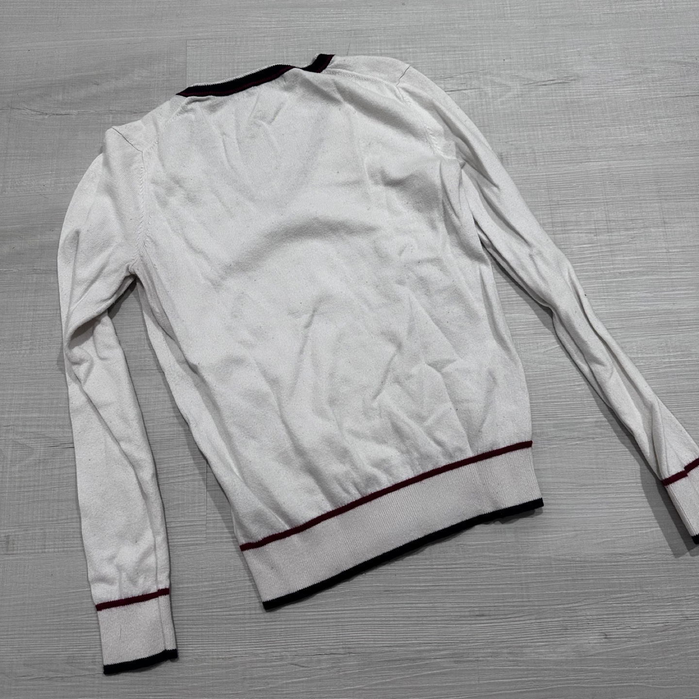 Uniqlo v-neck longsleeve top image indicator(2)