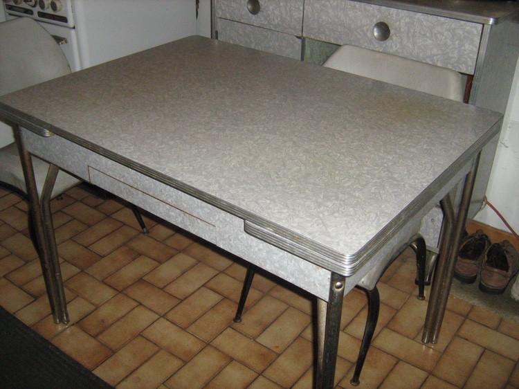 1950’s kitchen set- 4 matching white chairs and Formica table