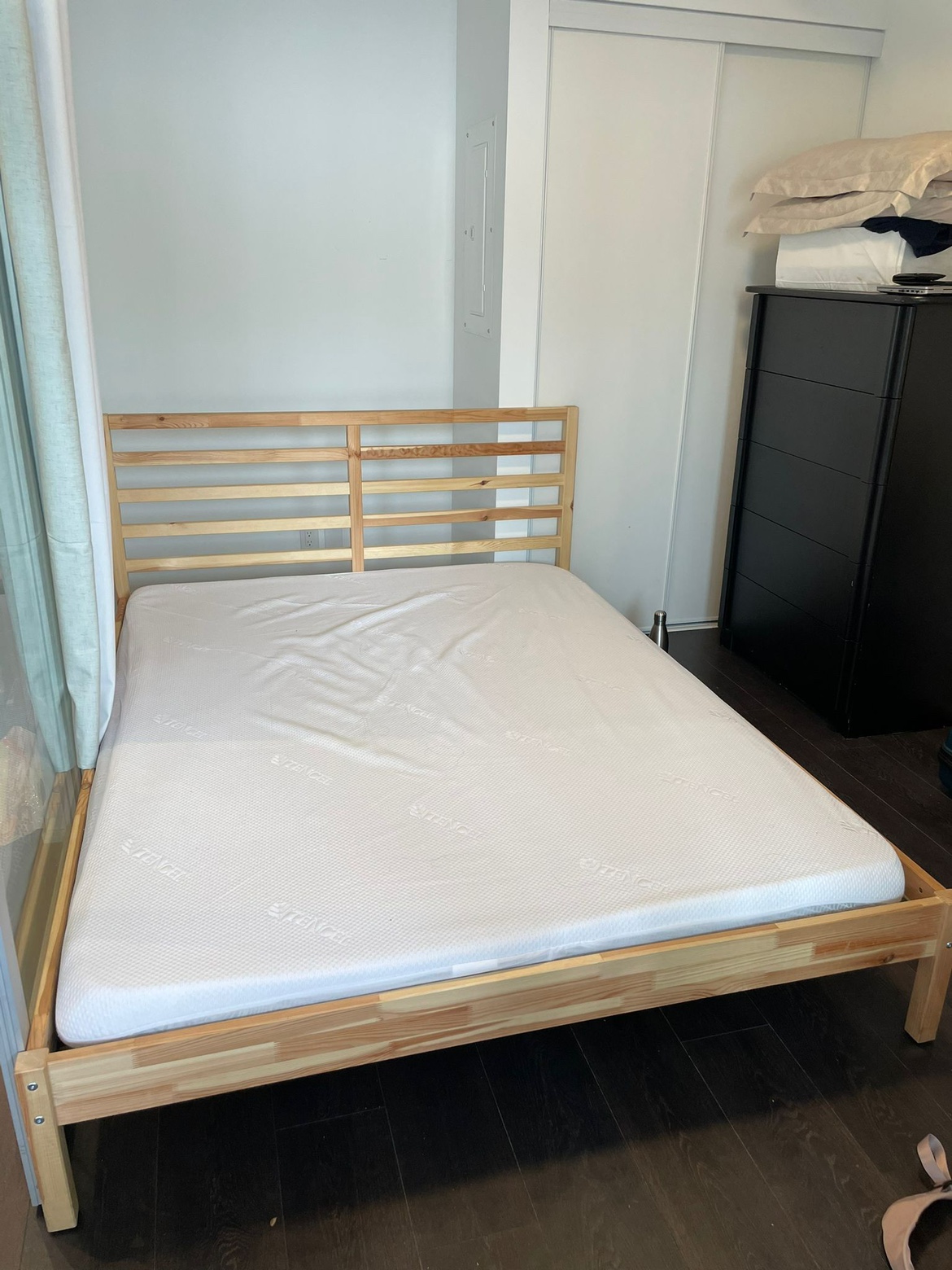 Queen Mattress + Queen Bed Frame with planks +Mattress protector - photo 3