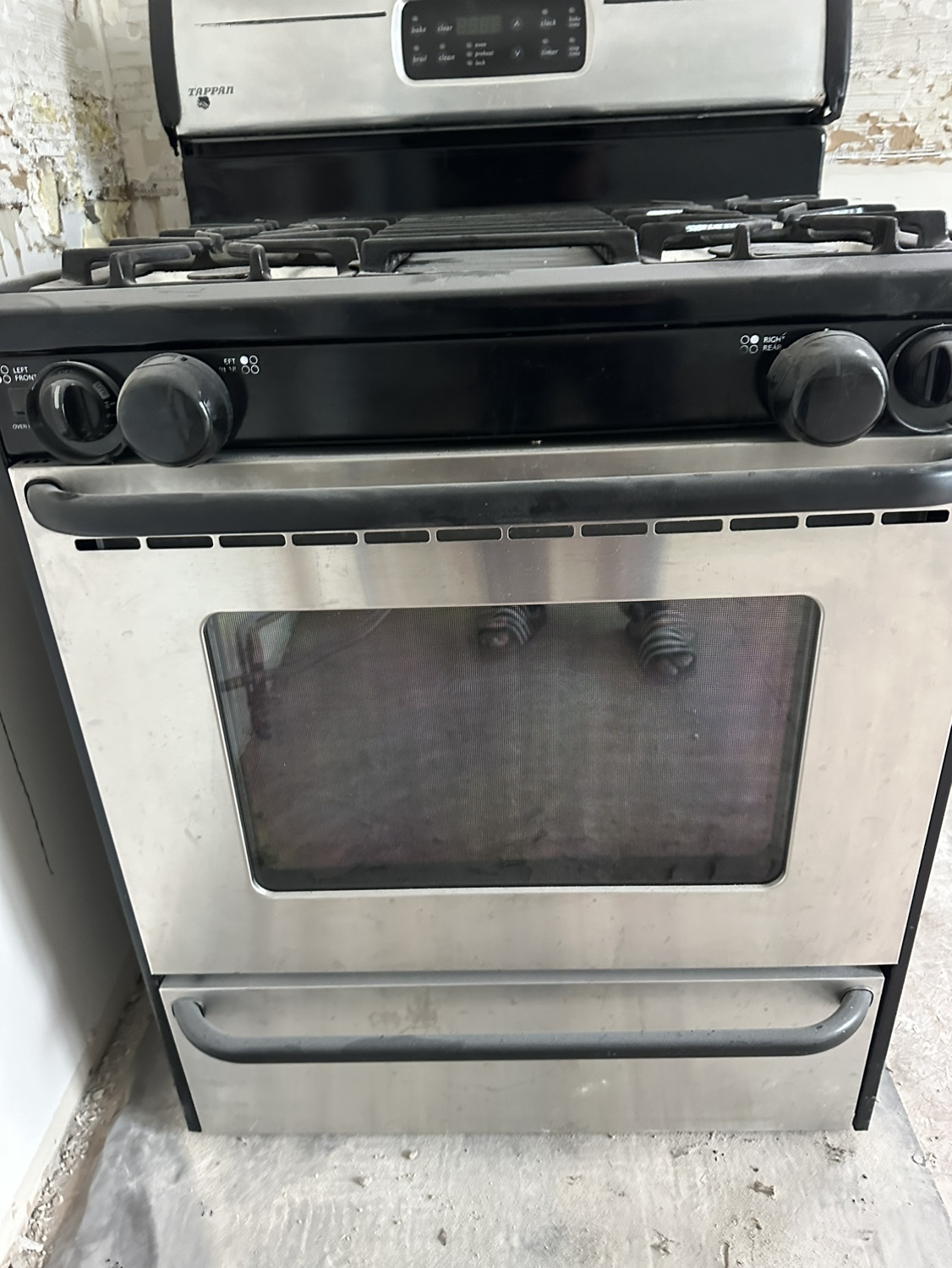 Tappan Gas Range with Vent Hood - photo 2