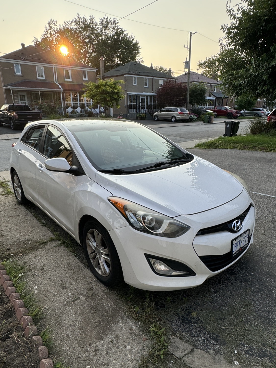 Hyundai Elantra - photo 2