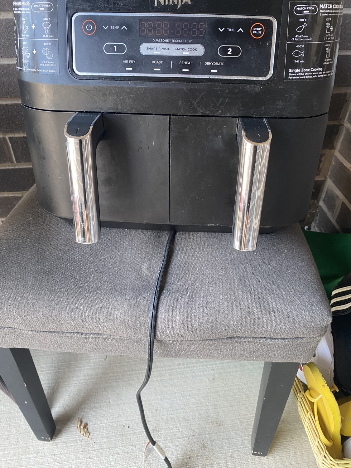 Ninja air fryer 3 yrs old works amazing still - photo 4