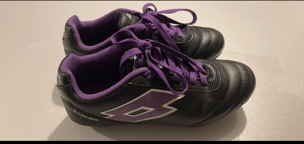 Lotto soccer shoes