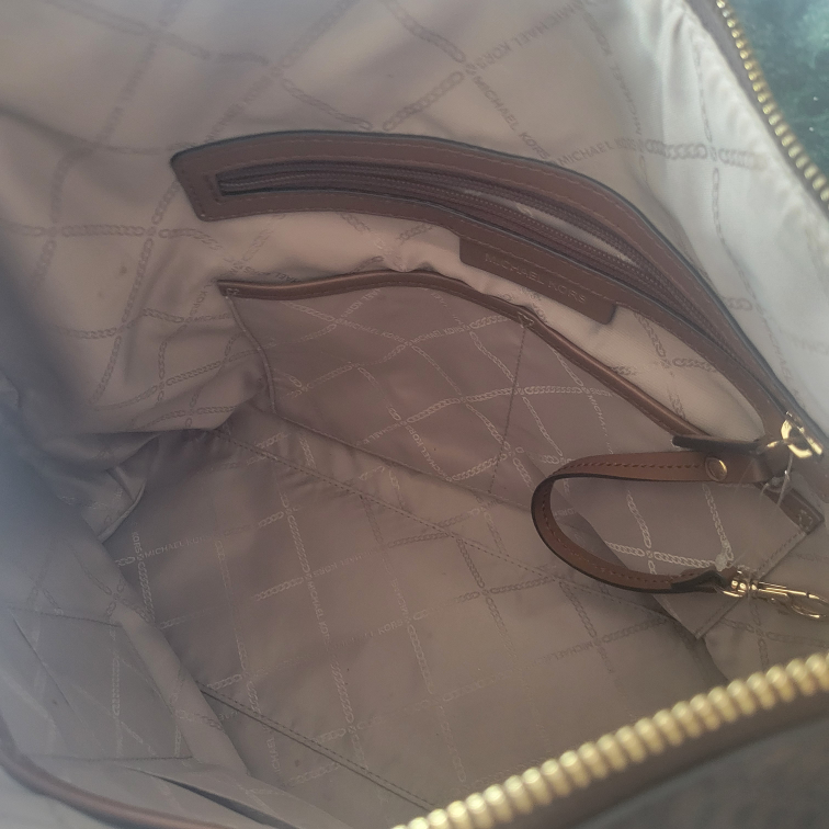 Micheal Kors large shoulder slouching bag - photo 2
