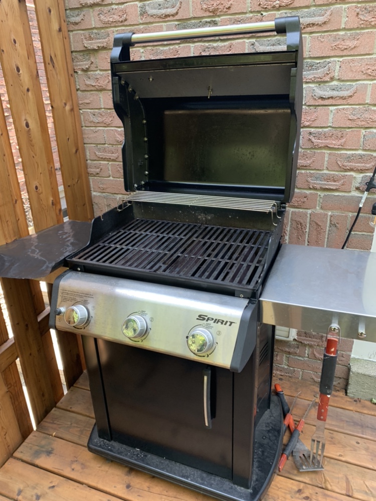 2year old Weber Spirit 3-Burner Propane BBQ
