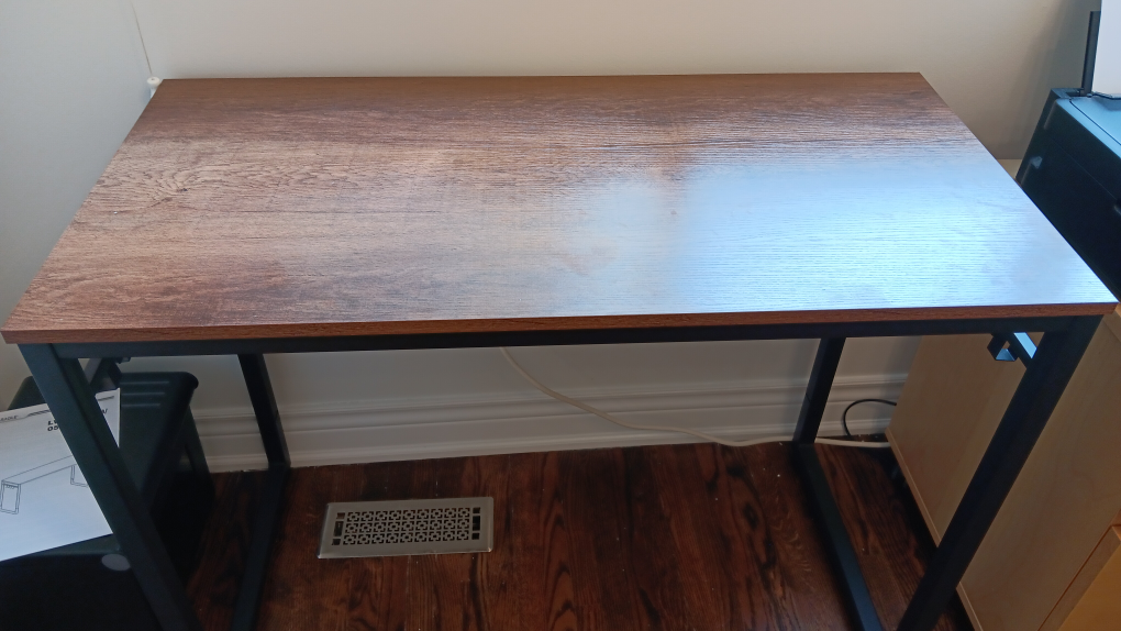 New unused desk