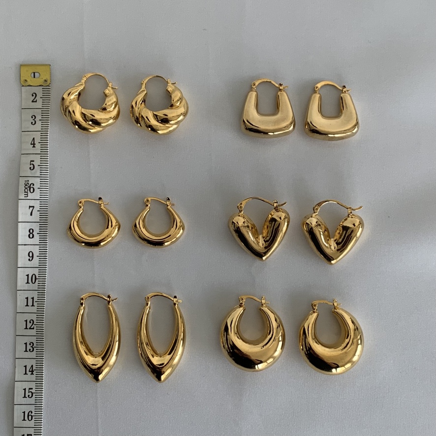 Gold Horse shoe Earrings image indicator(2)