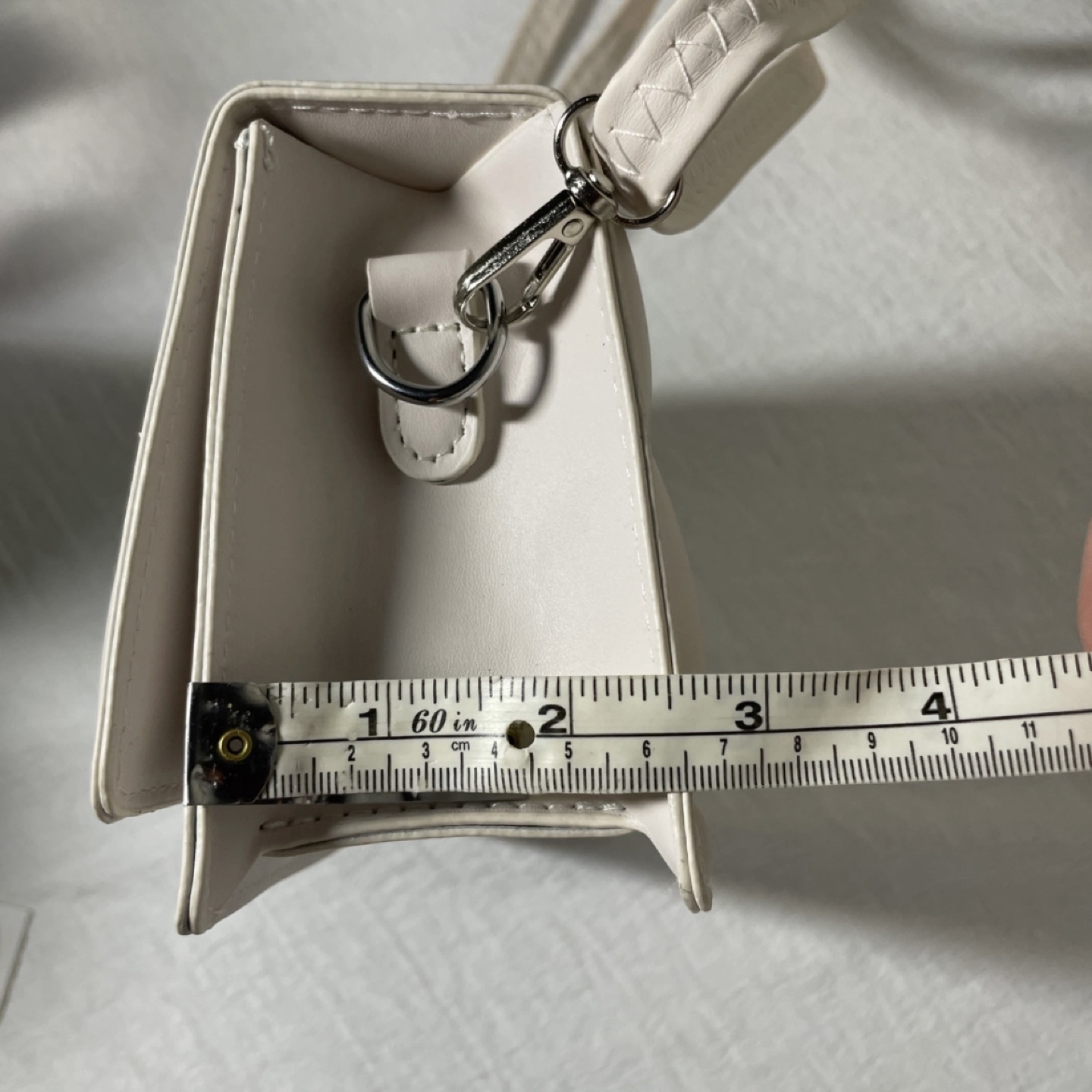 NEW white crossbody bag image indicator(10)