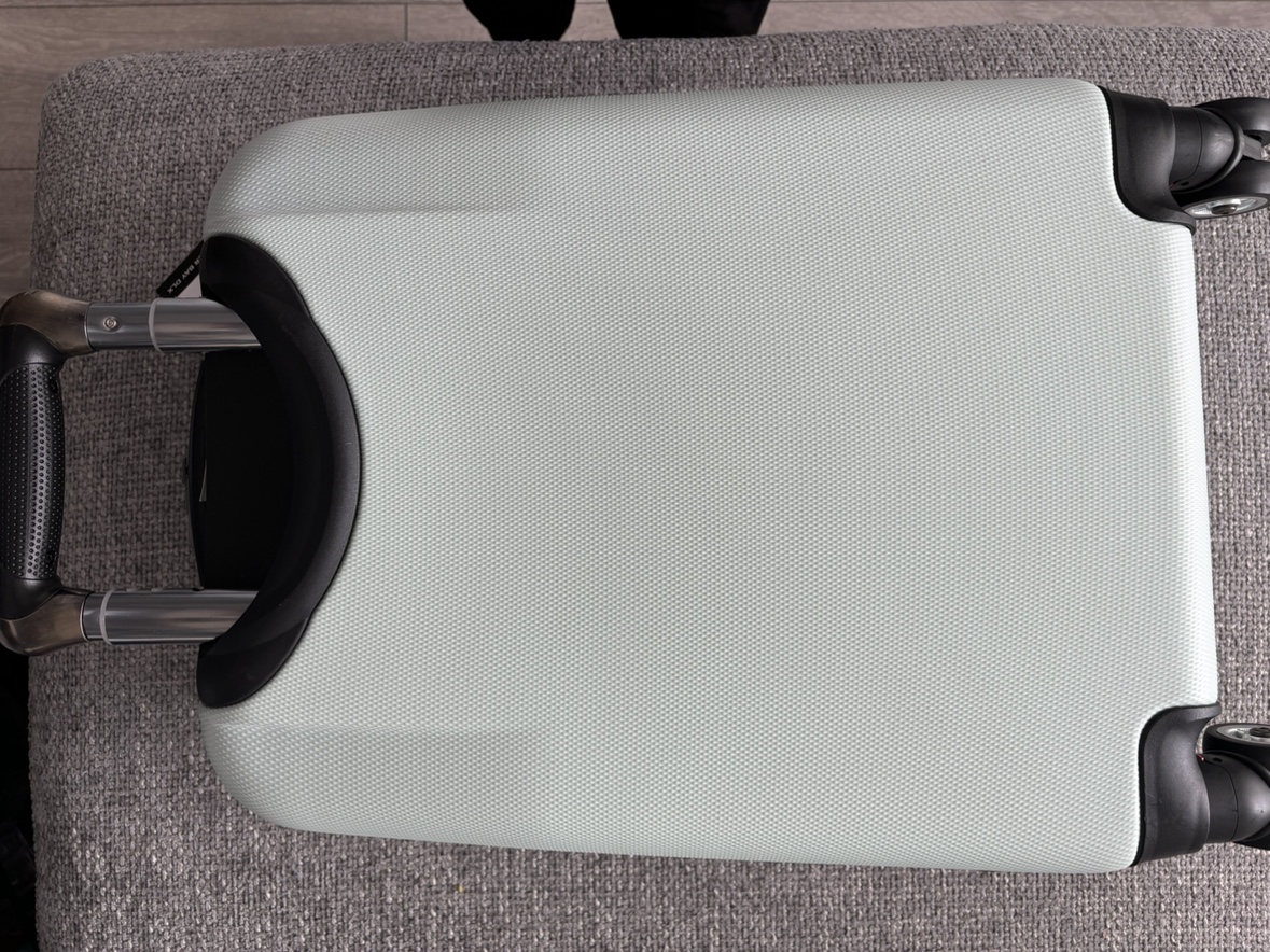 Samsonite Oyster Bay DLX Carry-On Suitcase brand new !! thumbnail