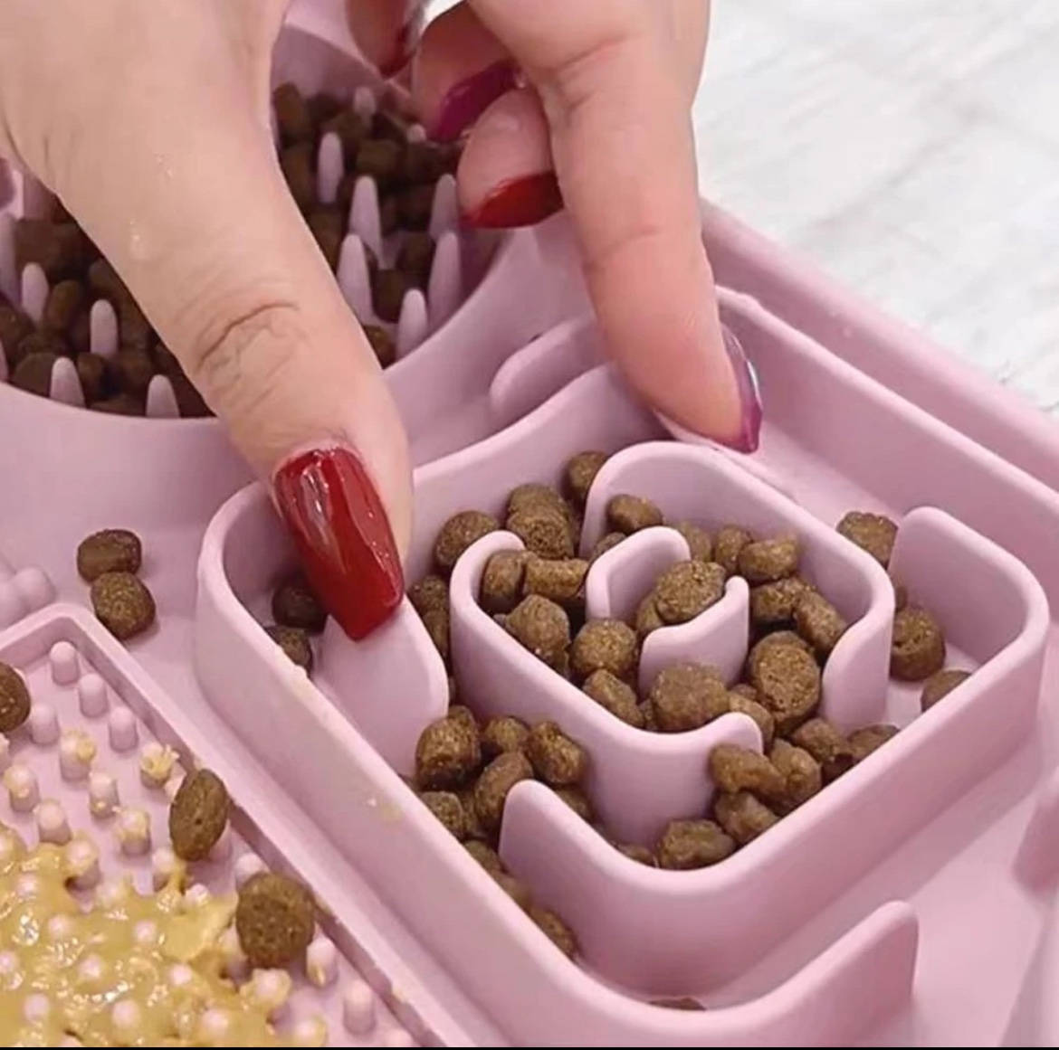 Dog/Cat Slow Feeder with water bowl image indicator(2)