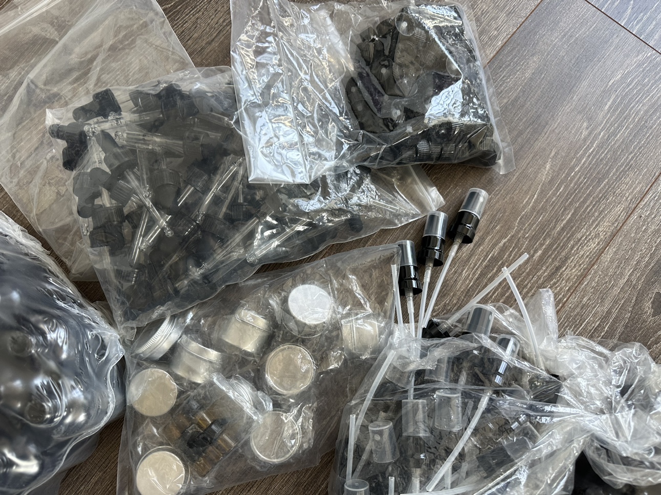 Brand new 300+ piece glass jars and accessories image indicator(2)