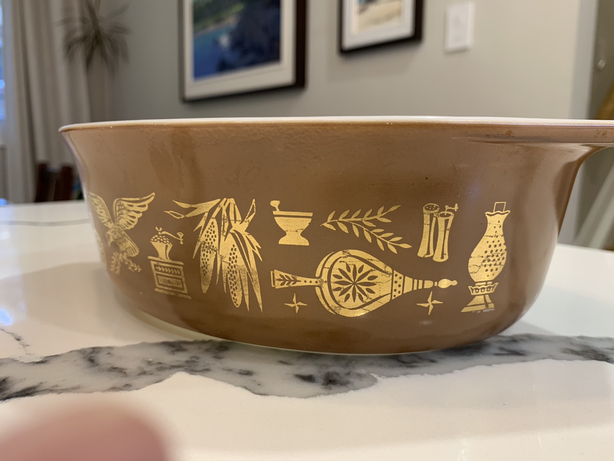 Pyrex Americana 1 & 1/2 Quart Cinderella Casserole image indicator(7)