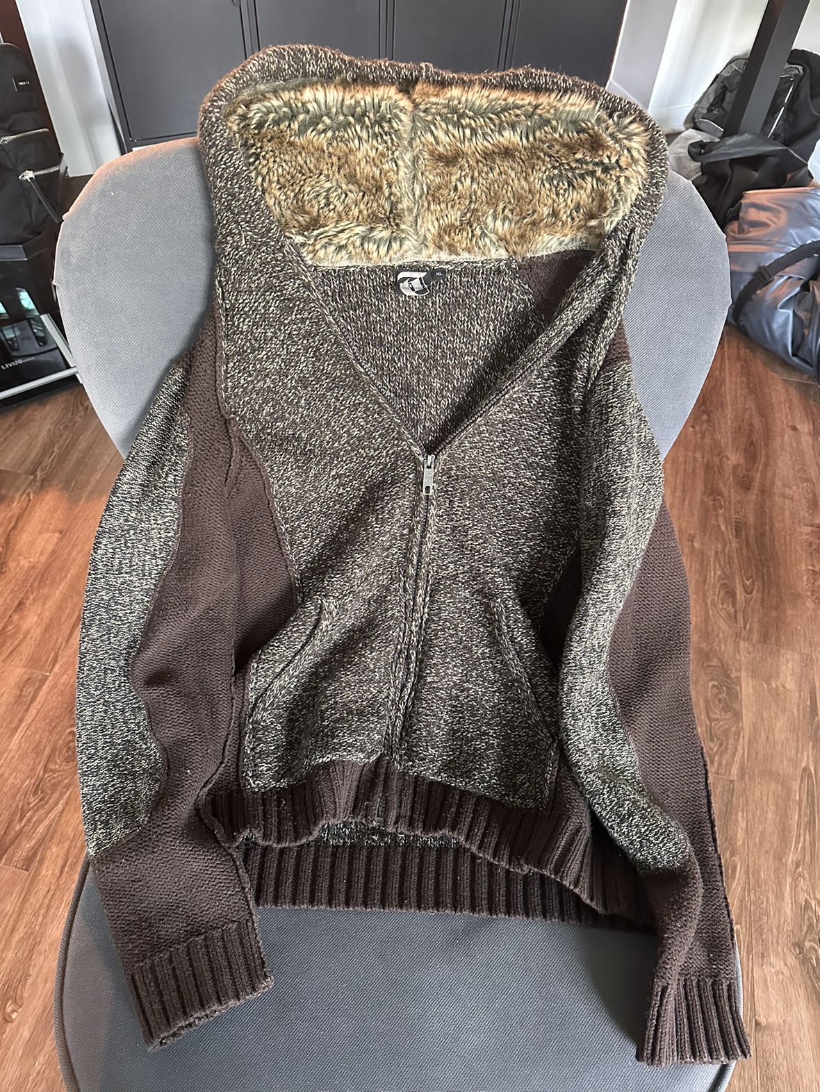 Set of Men’s Fall/Winter Clothes M-L image indicator(5)