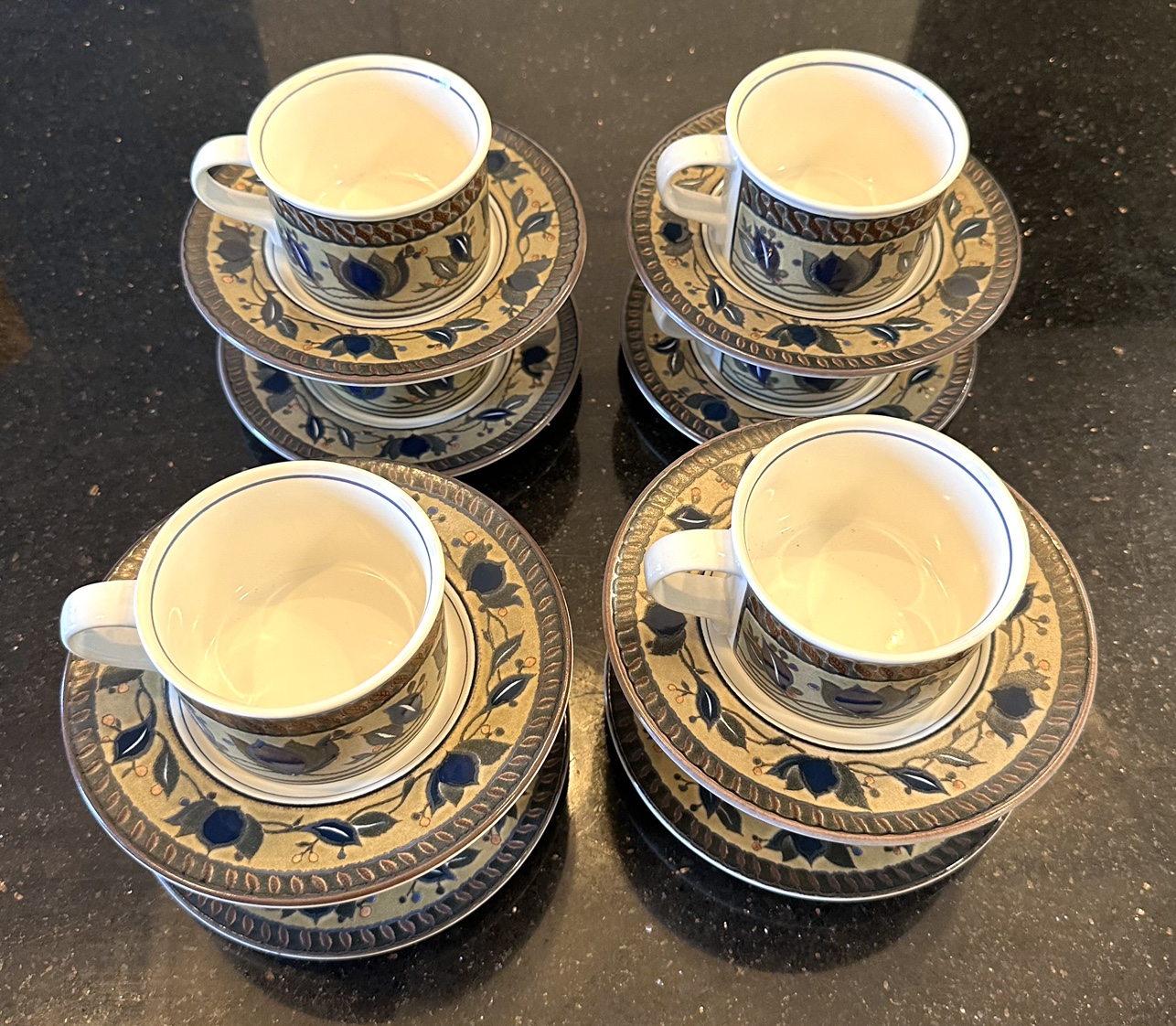 Mikasa ARABELLA® bowls, tea cups and saucers