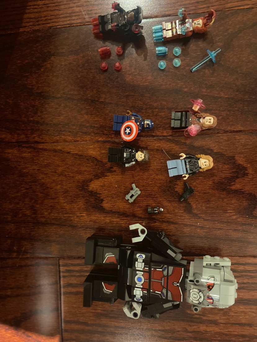 LEGO Avengers Civil War Airport Scene - photo 2