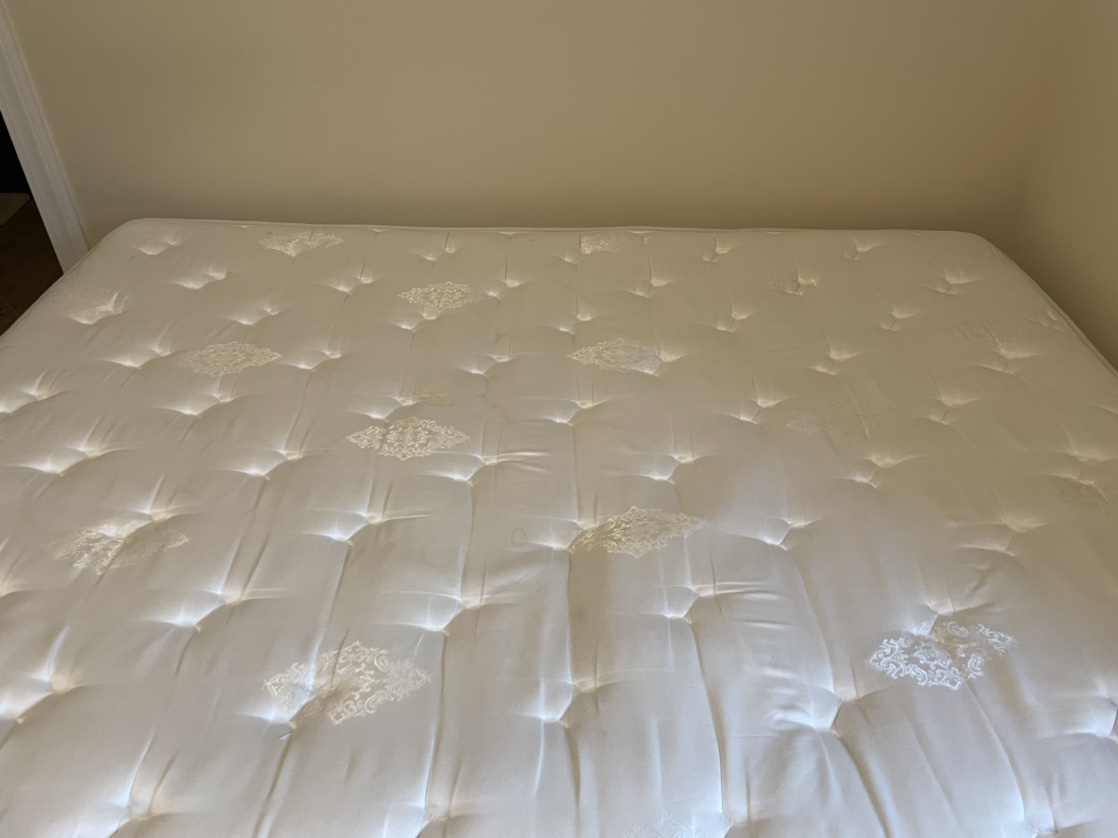 Queen mattress and box spring. - photo 2