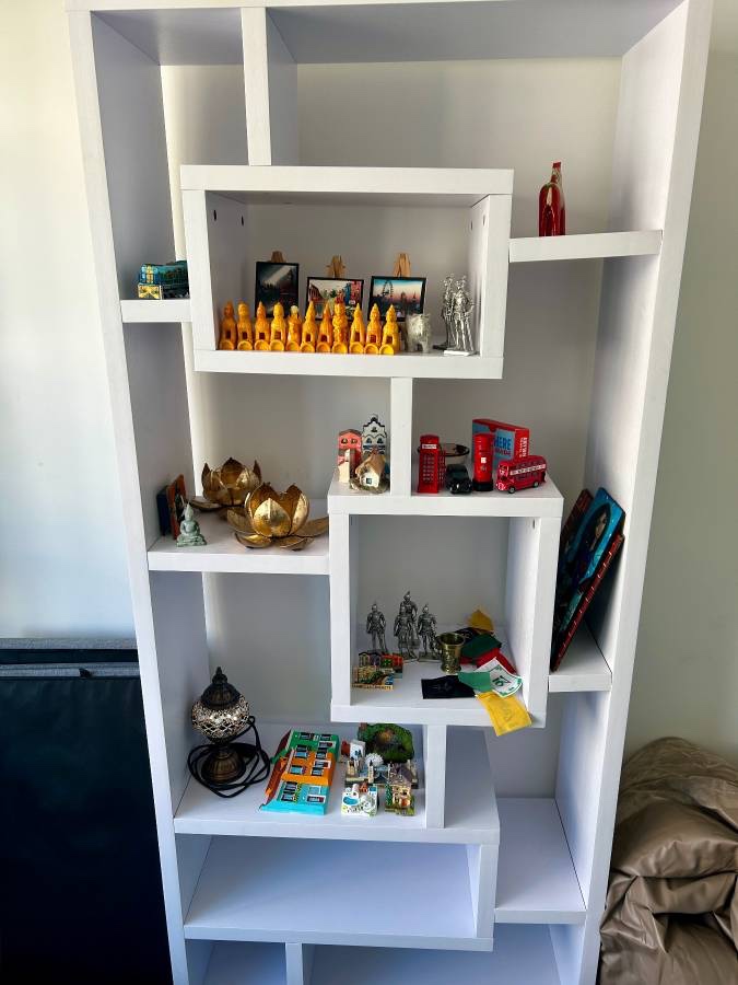 Bookshelf in great condition - photo 2