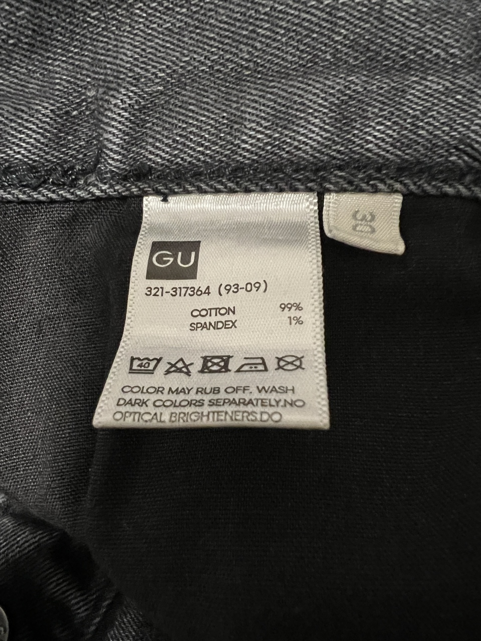 GU (a sister brand of UNIQLO) Extra Stretch Black Jeans image indicator(8)