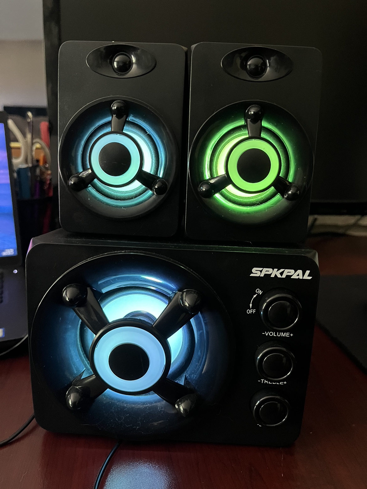 Speakers- Computers speakers with Subwoofer image indicator(2)