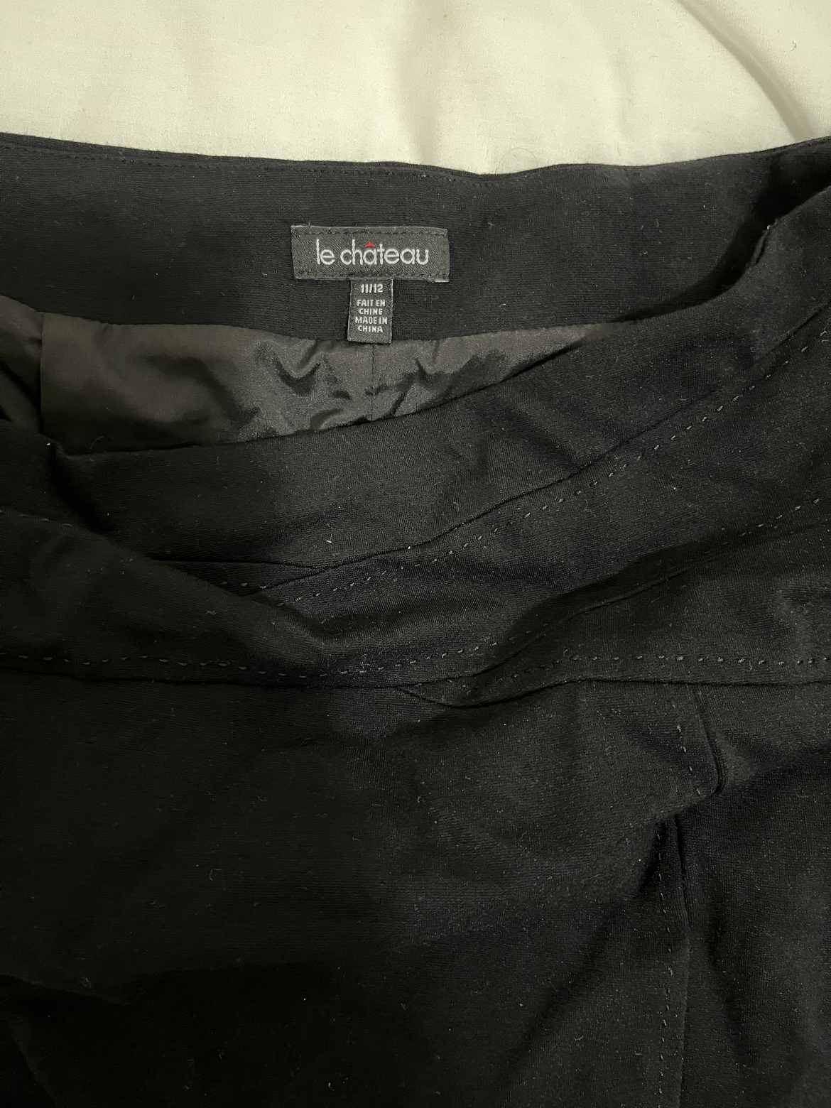 Le Chateau Black Skirt Size 11/12 - photo 2