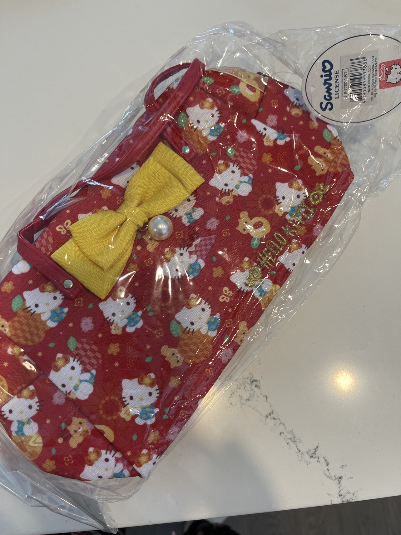 Brand New Hello Kitty Handbag with strap image indicator(8)