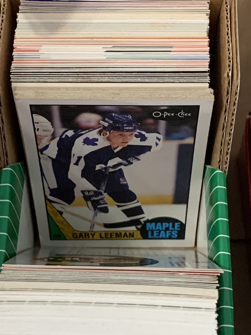 100s of old sports cards, baseball hockey. image indicator(5)