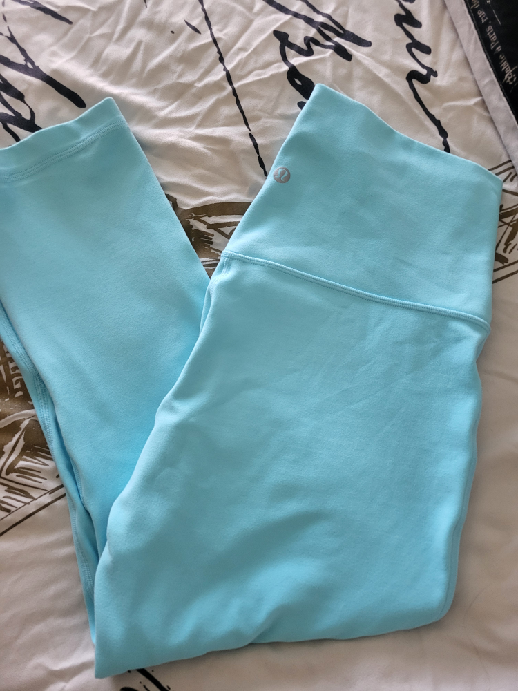 * NEW* Lululemon Align Capri Cyan Blue sz.8 image indicator(2)