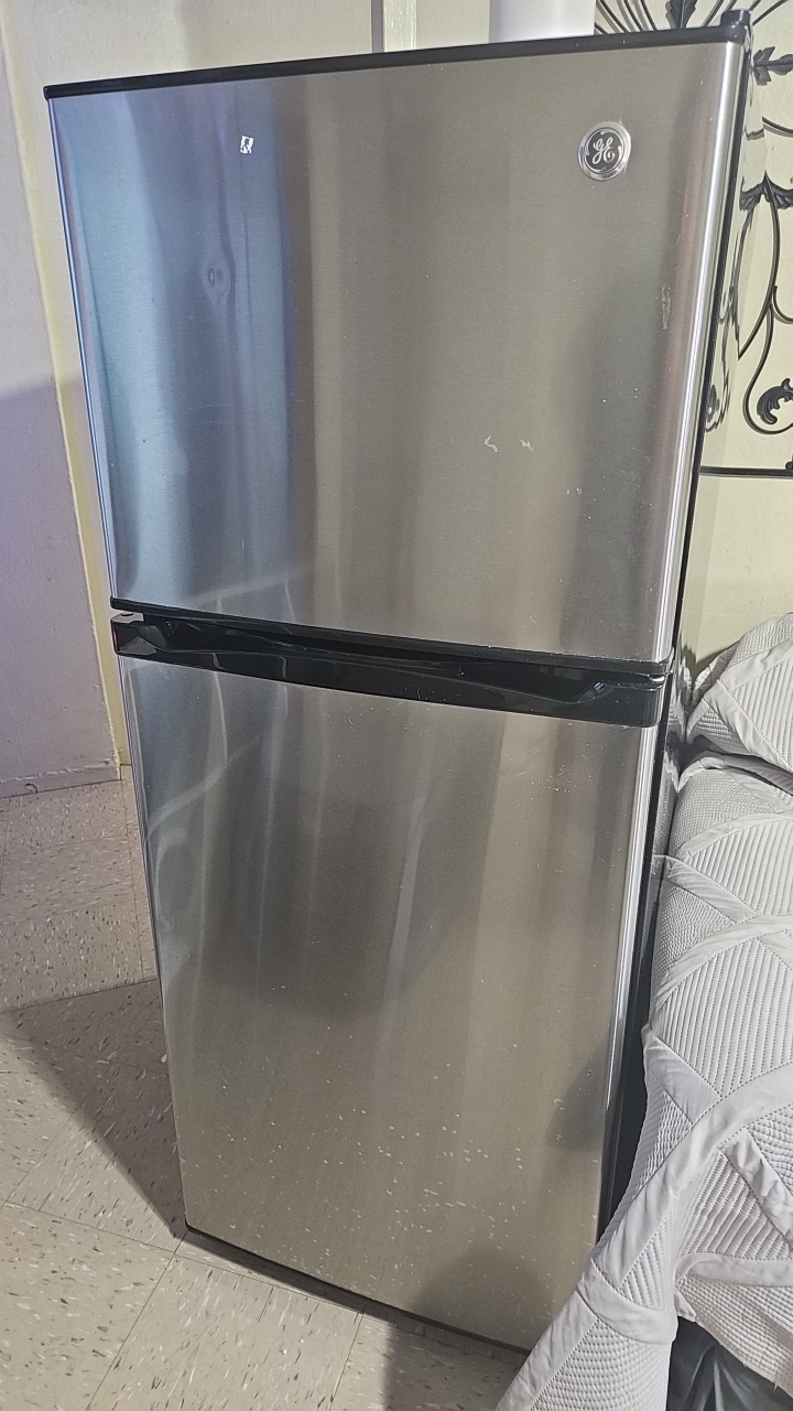 GE Refrigerator