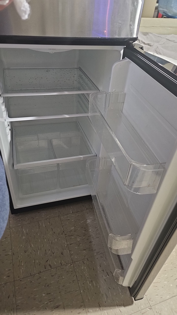 GE Refrigerator - photo 2