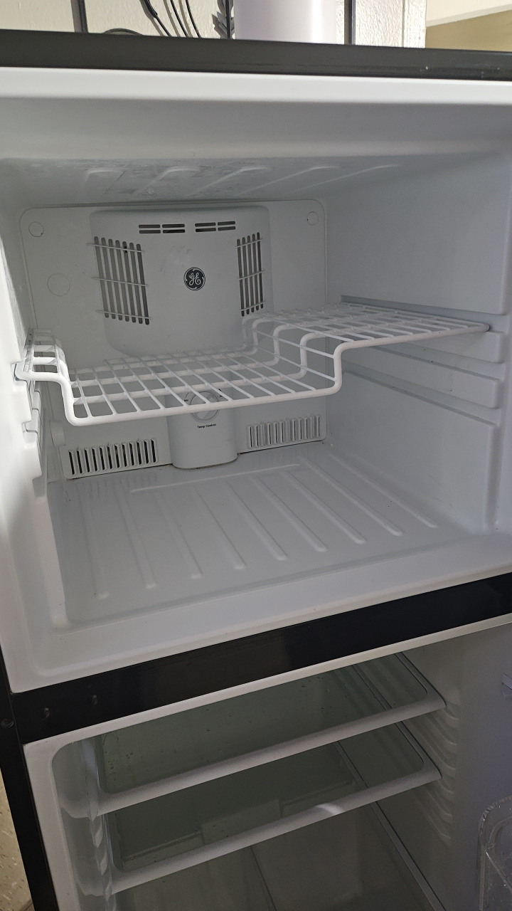 GE Refrigerator - photo 4