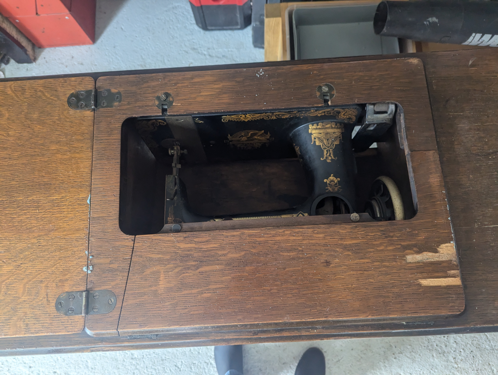 Antique Singer Sewing Machine - photo 4