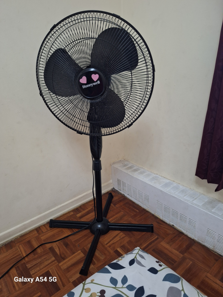 Honeywell standing Fan thumbnail