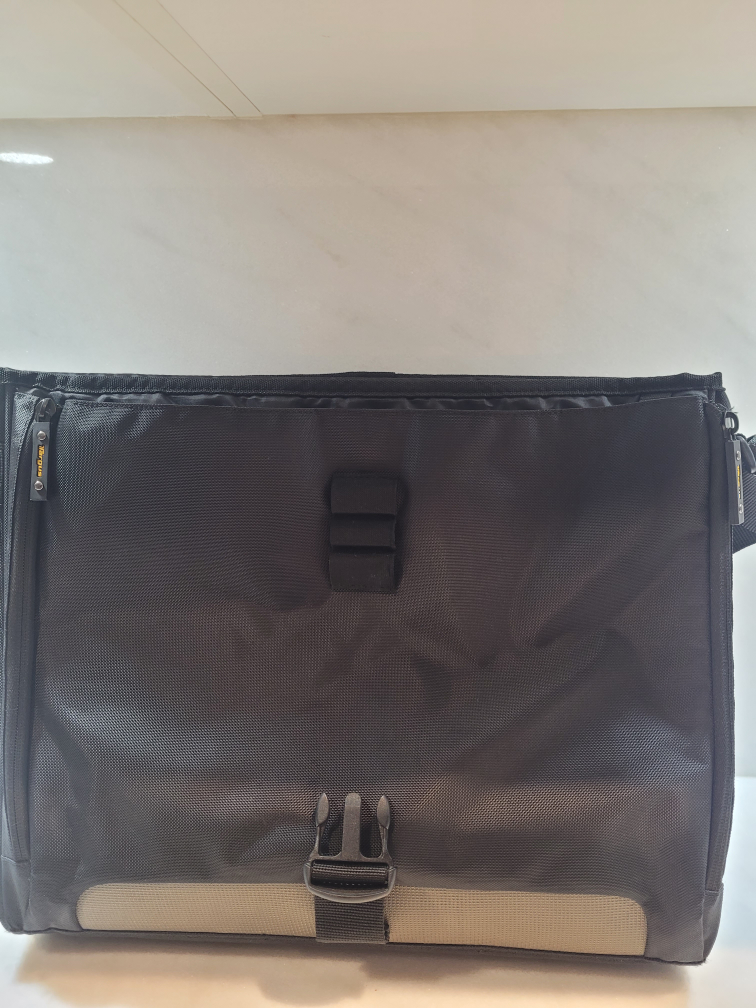 Targus Laptop Messenger Bag image indicator(6)
