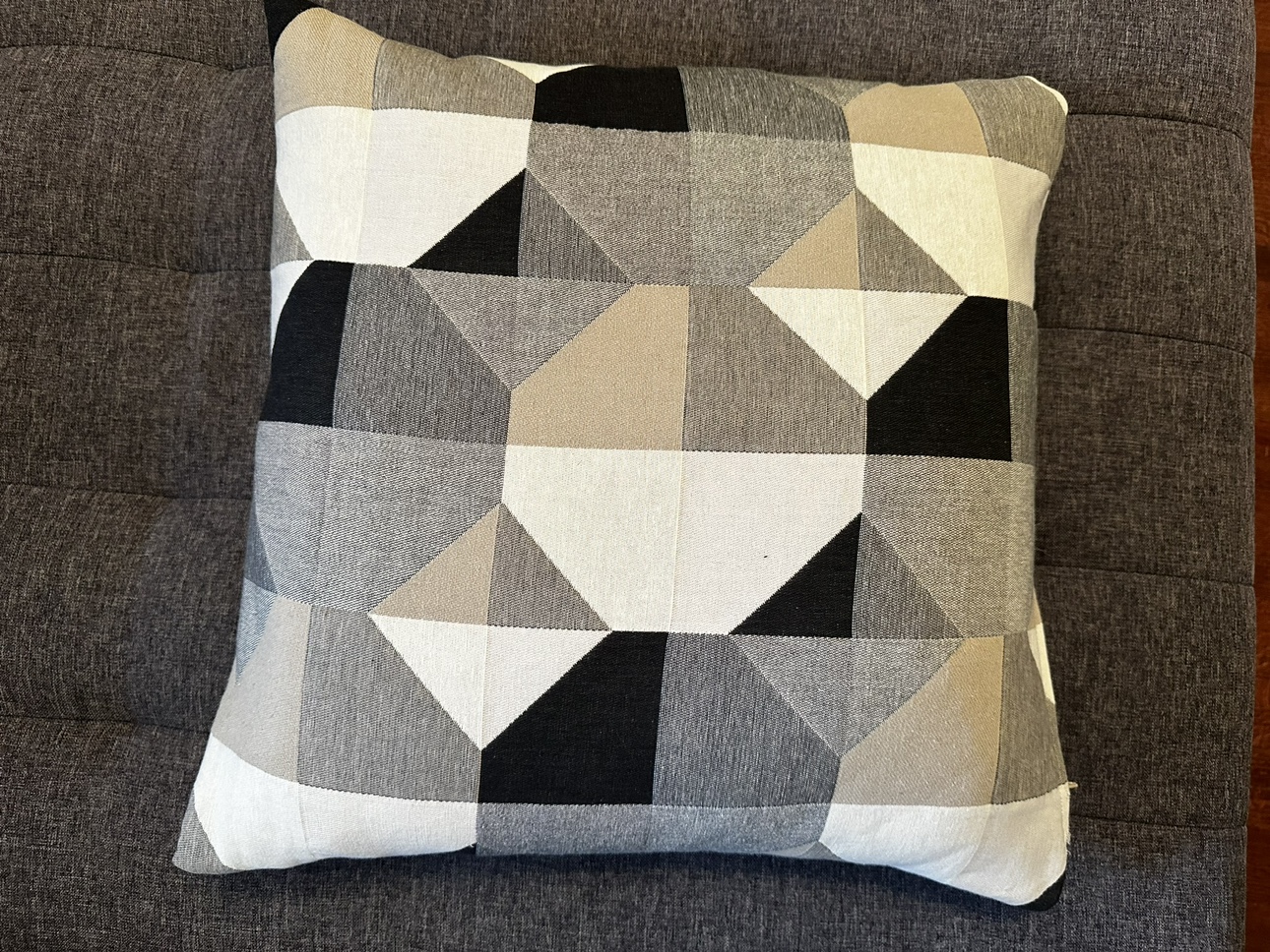 IKEA FJÄDRAR cushion with SVARTHÖ cushion cover | Black