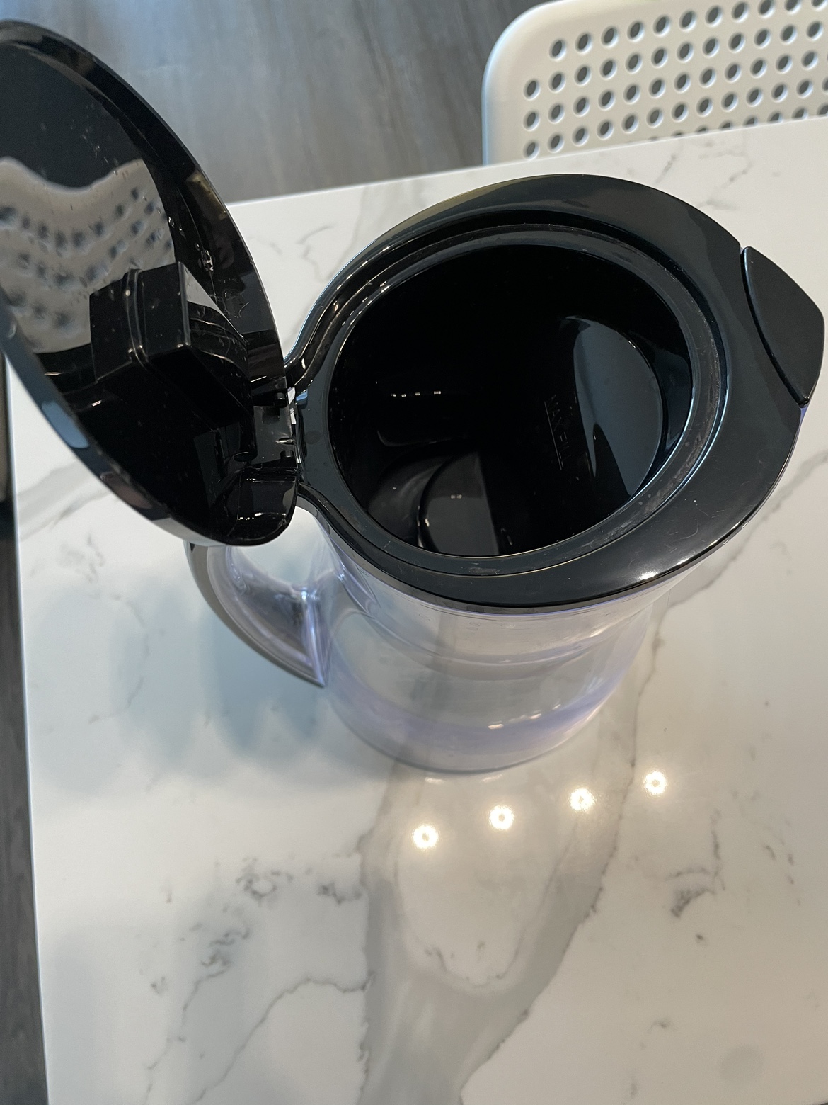 Water filter pitcher - photo 3