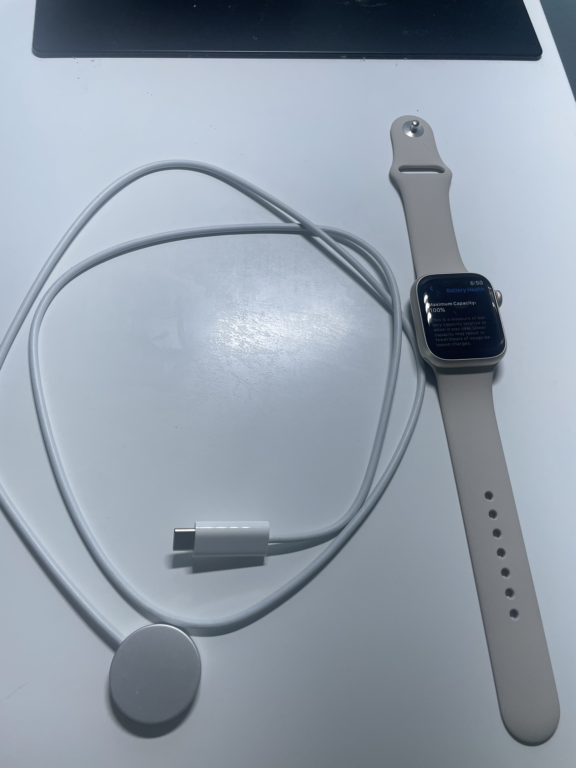Series 8 starlight Apple Watch - photo 3