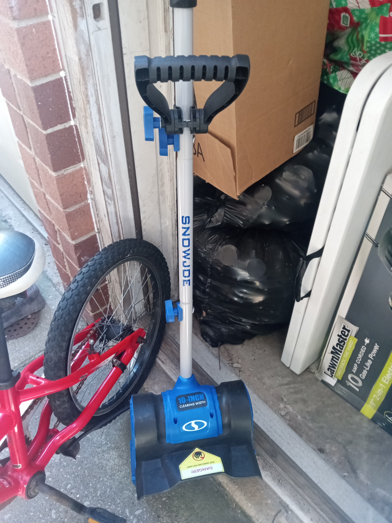 Snow Joe 10-Inch Clearing Width Snow Pusher