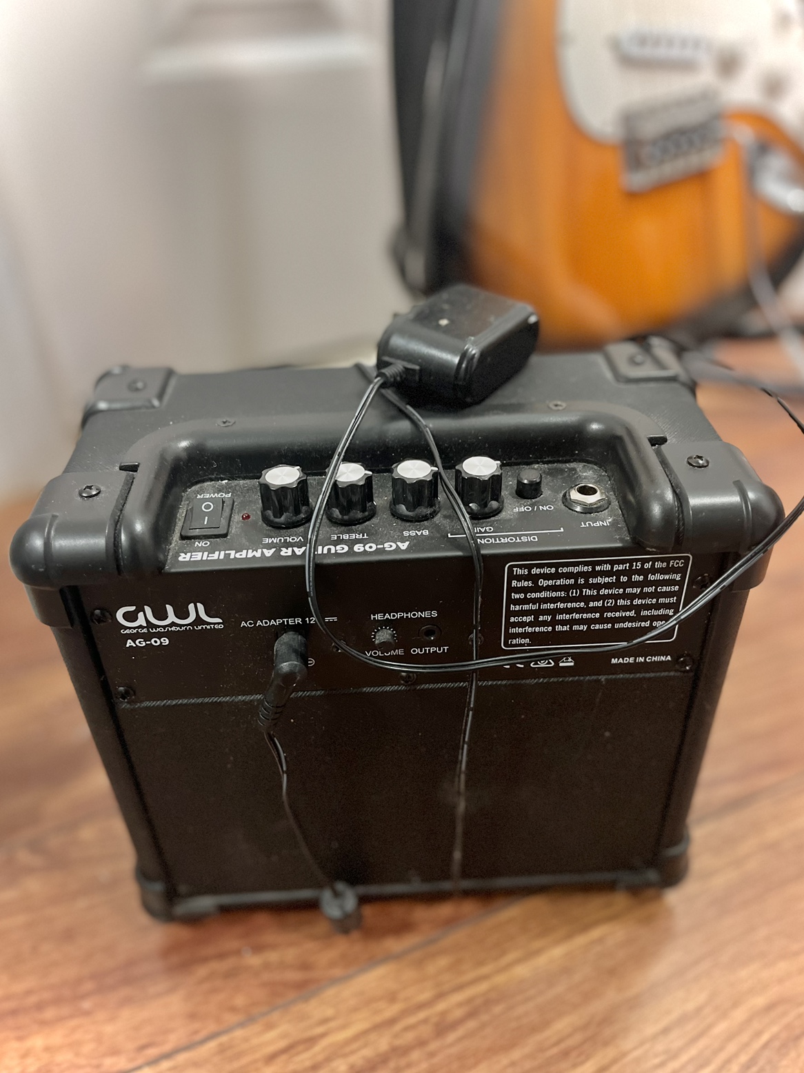 GWL Guitar with amp - photo 2
