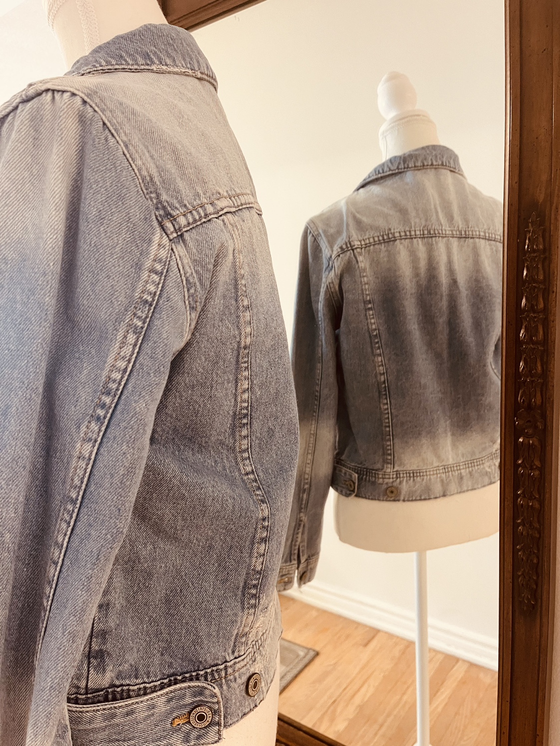 Zara Light Wash Denim Jacket image indicator(2)