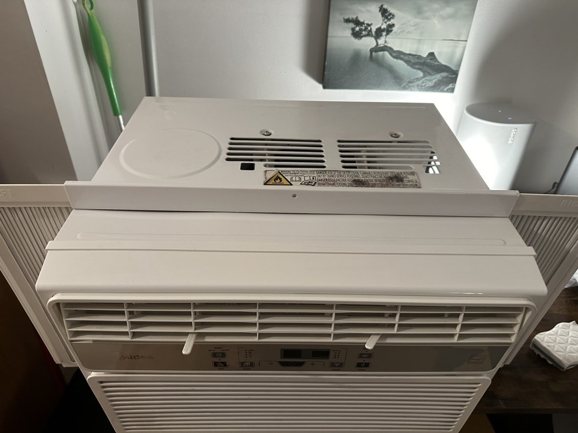 Midea window A/C Unit - photo 3