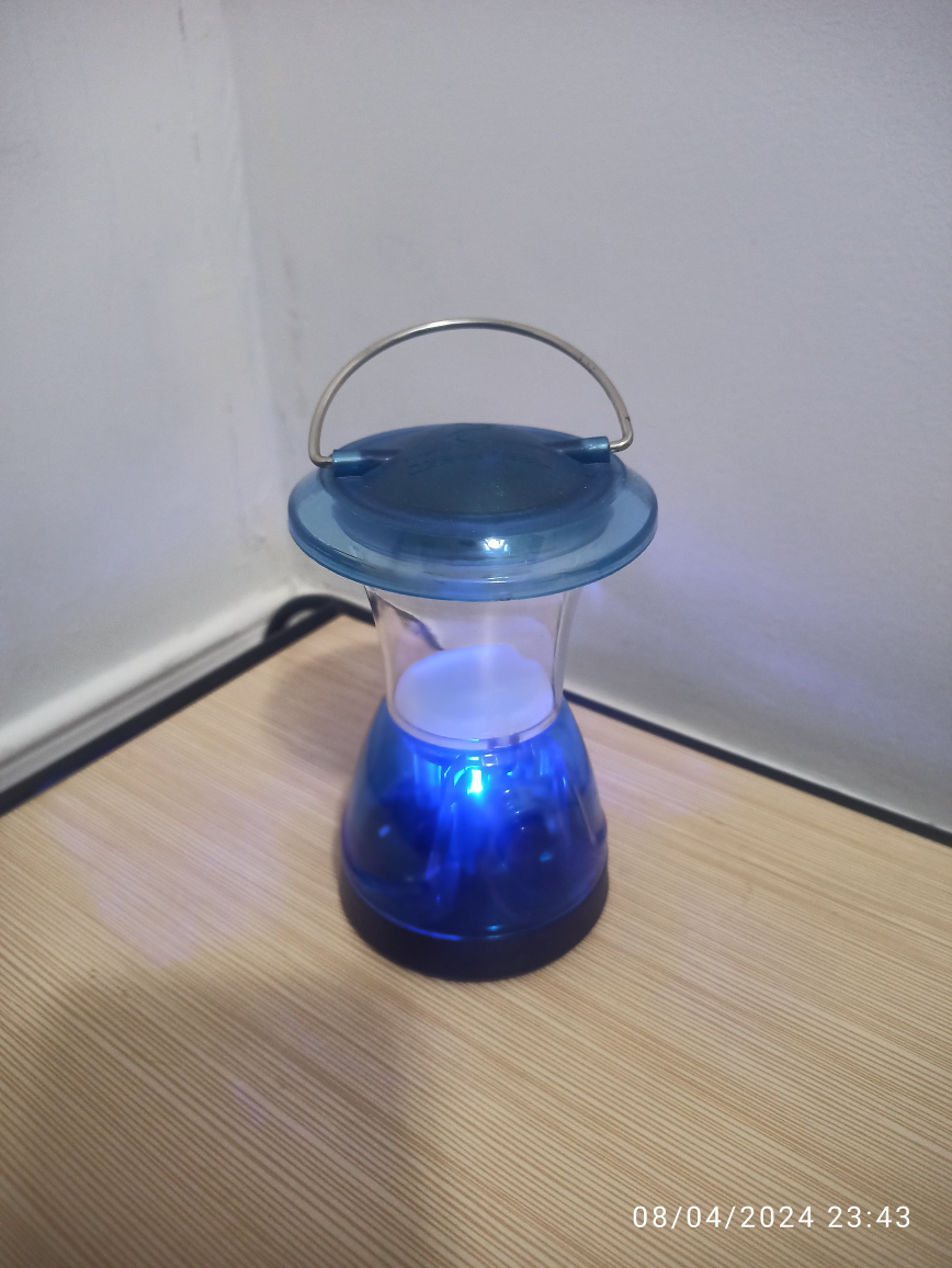 URGENT!!! Ozark Trail Blue LED Lantern+4 AAA batteries image indicator(2)
